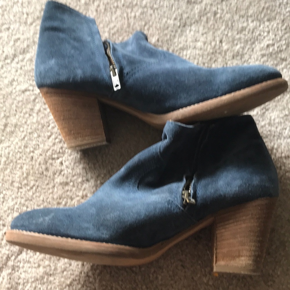 Blue Suede 1937 Footwear brand 8.5 ankle boots.